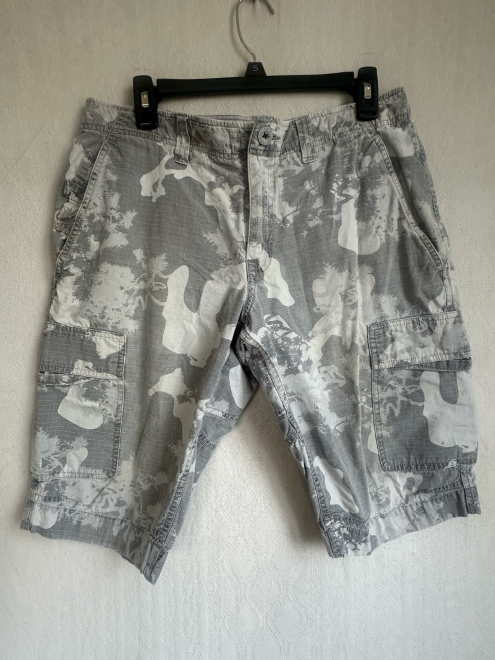 The North Face Men's Gray Camo Cargo Shorts - Casual Utility Style Sz 31